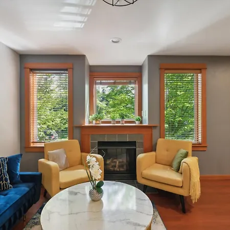 Charming 2Br Townhouse Near Green Lake